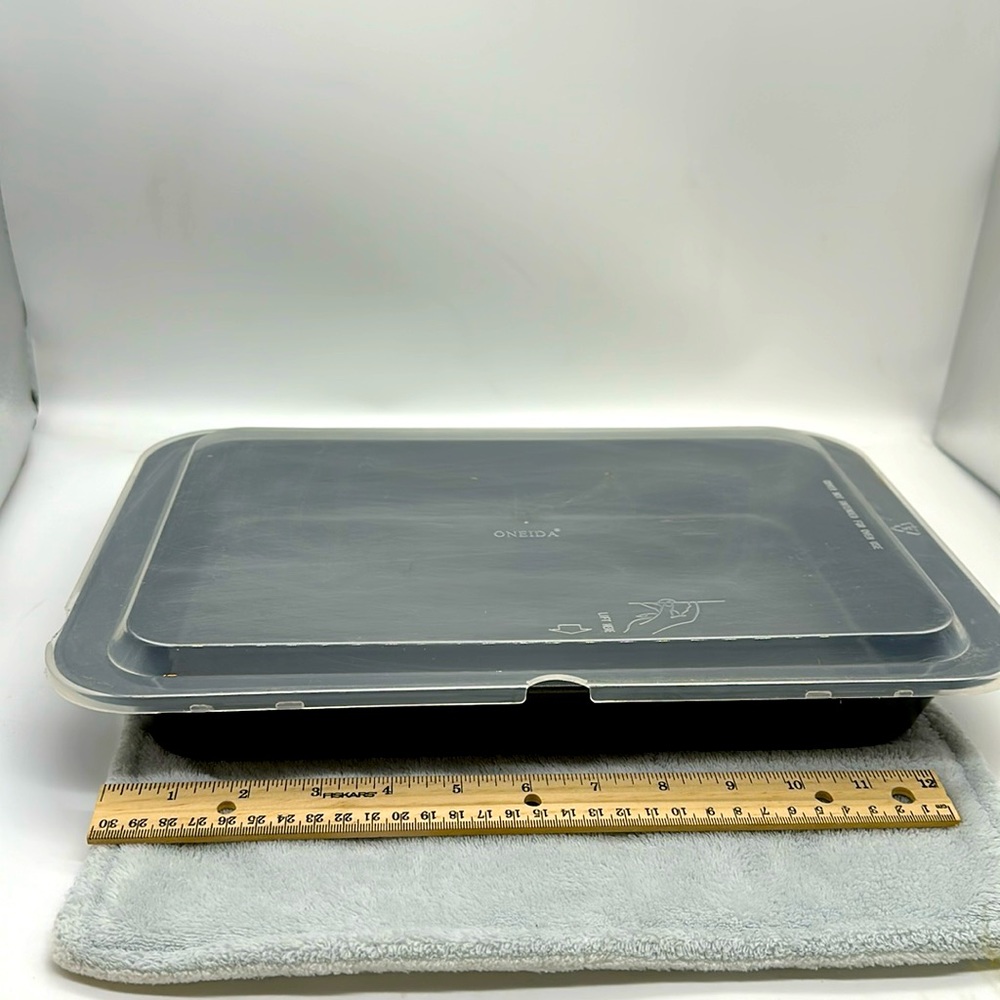 Oneida Non-Stick 9”x 13” Cake Pan with Storage Lid